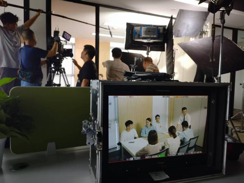 通城县TVC拍摄公司：科技产品视觉化大师，诠释未来感与功能美学